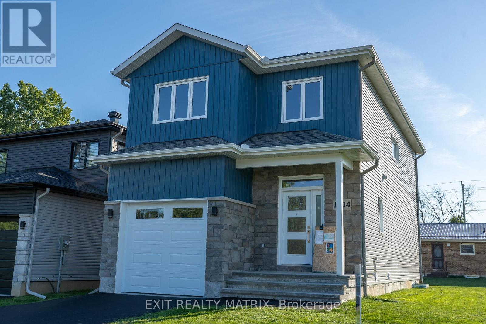 Photo 2 of 1404 Caroline Court, Cornwall ON