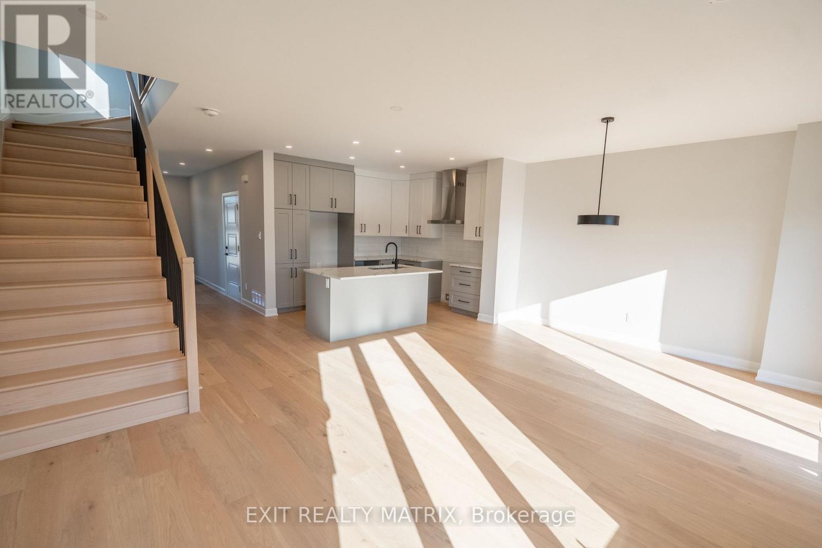 Photo 9 of 1404 Caroline Court, Cornwall ON