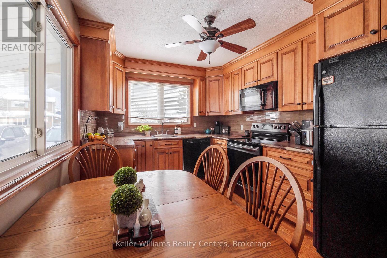 Photo 12 of 973 15th St A E, Owen Sound ON