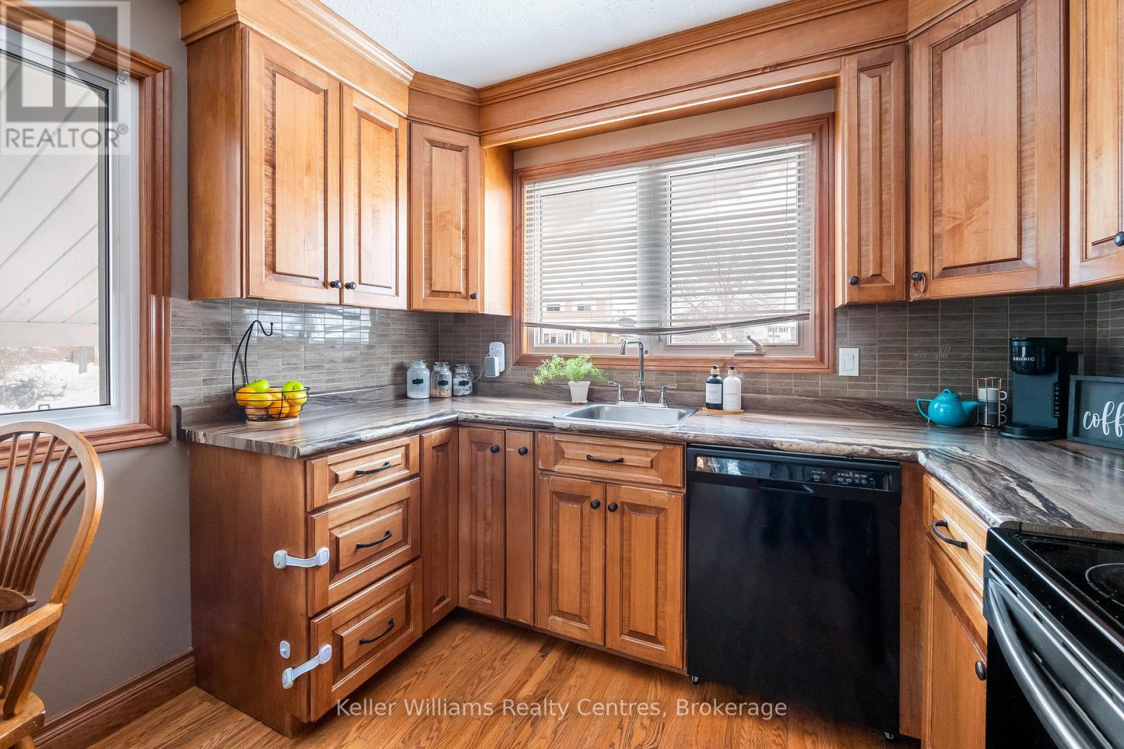 Photo 16 of 973 15th St A E, Owen Sound ON