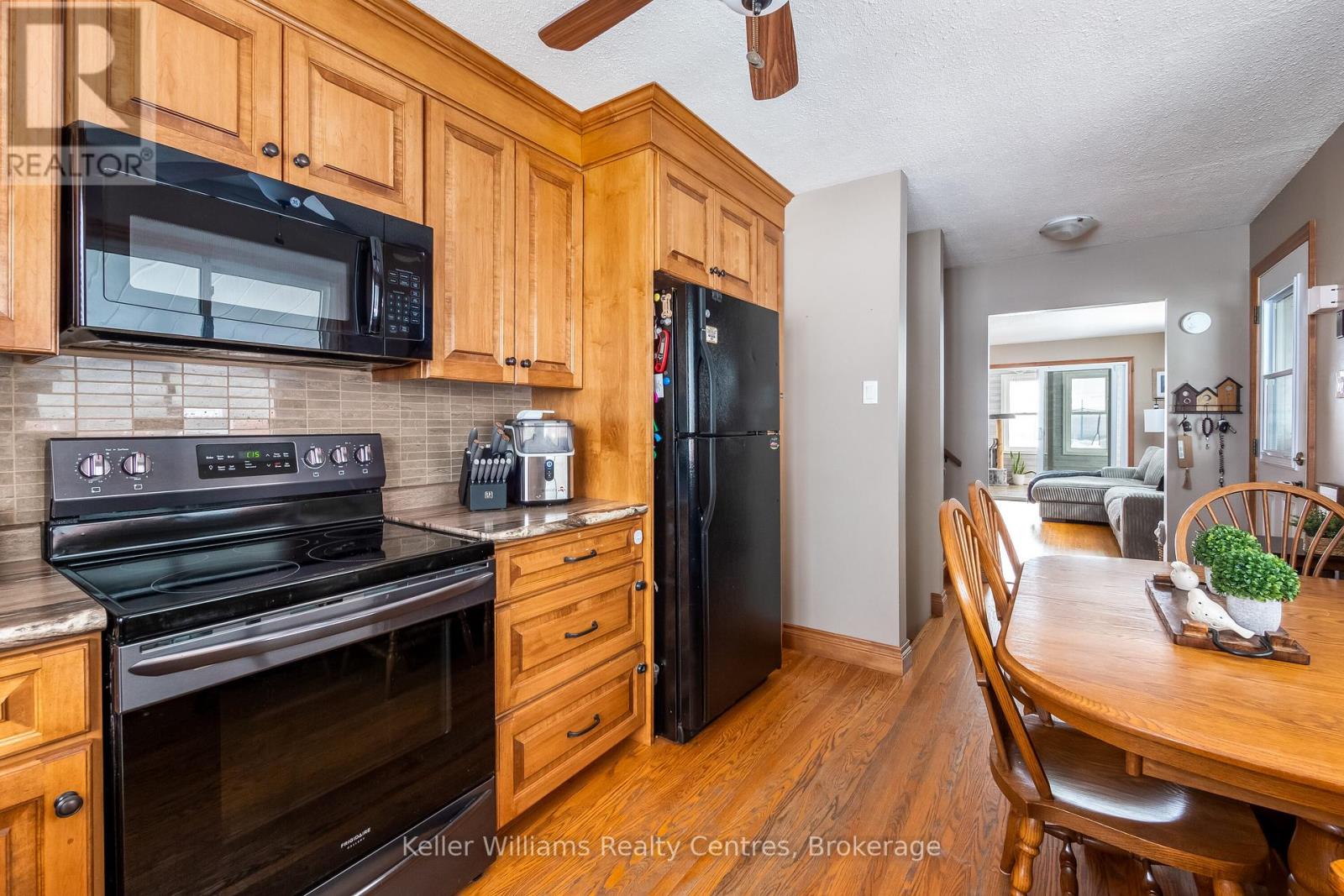 Photo 17 of 973 15th St A E, Owen Sound ON