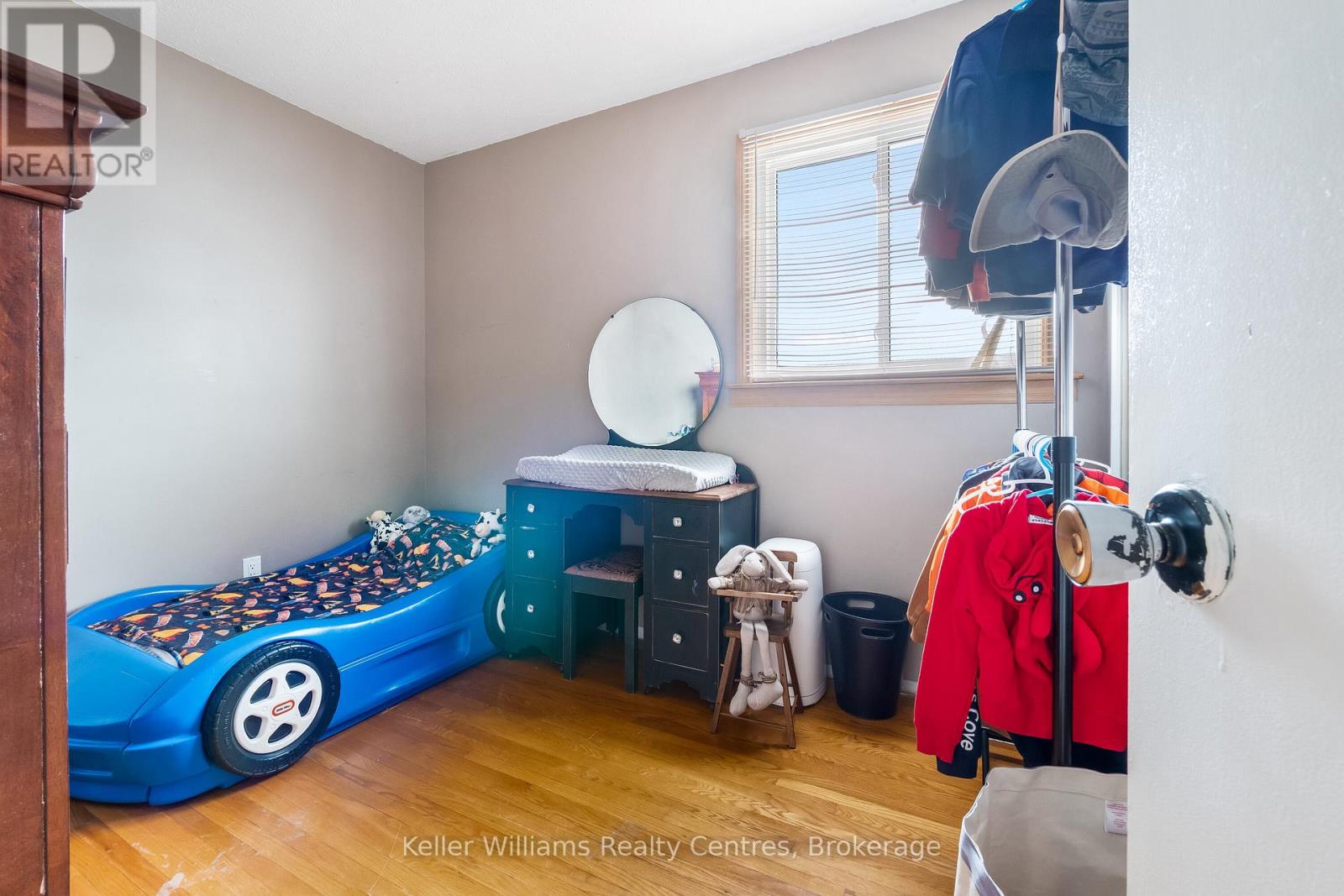 Photo 24 of 973 15th St A E, Owen Sound ON
