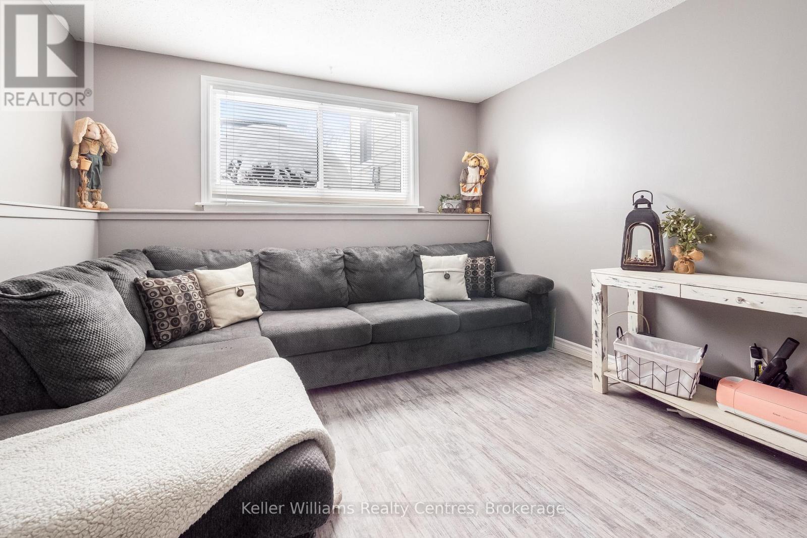 Photo 29 of 973 15th St A E, Owen Sound ON