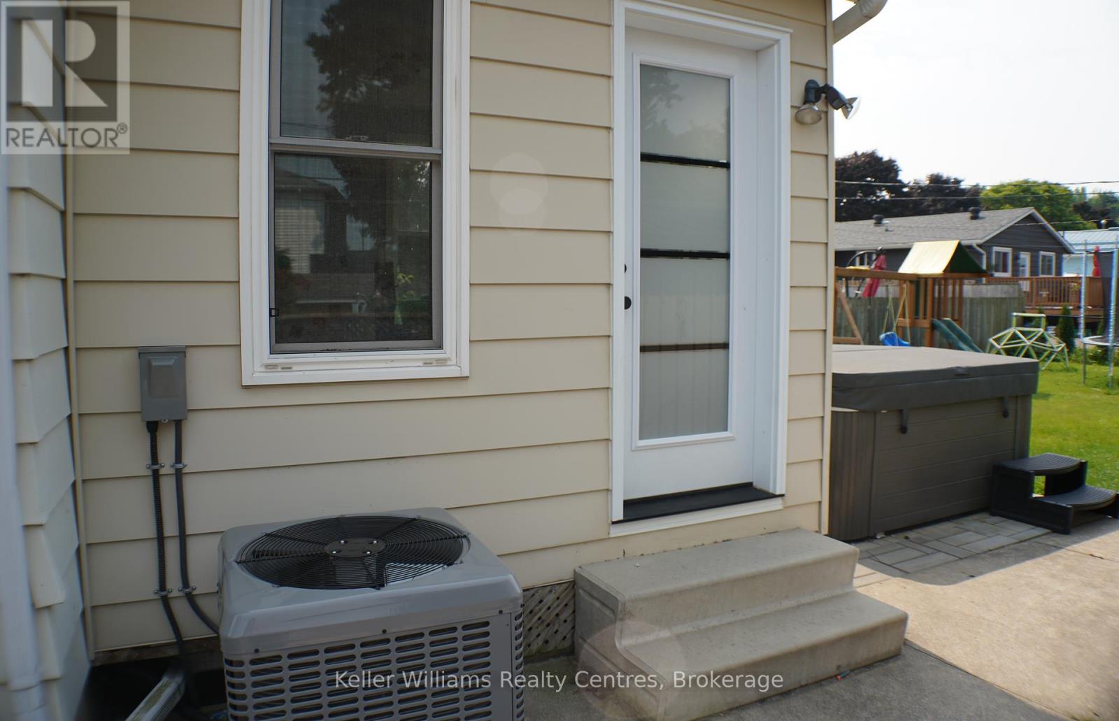 Photo 34 of 973 15th St A E, Owen Sound ON