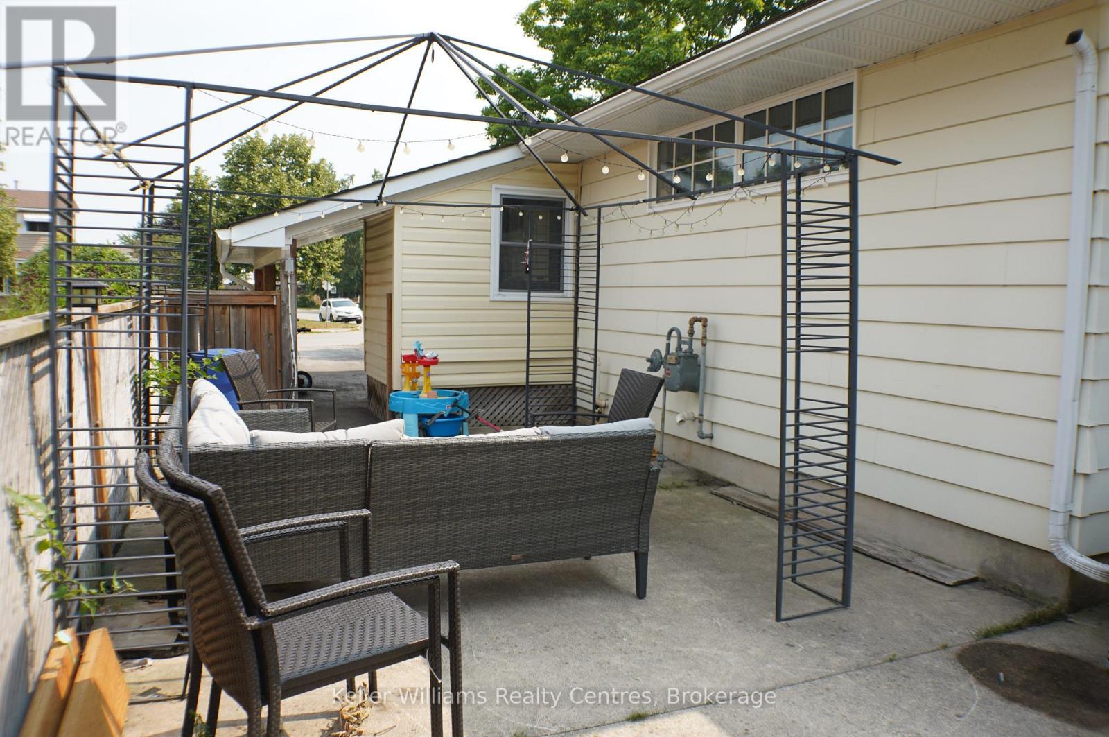 Photo 35 of 973 15th St A E, Owen Sound ON