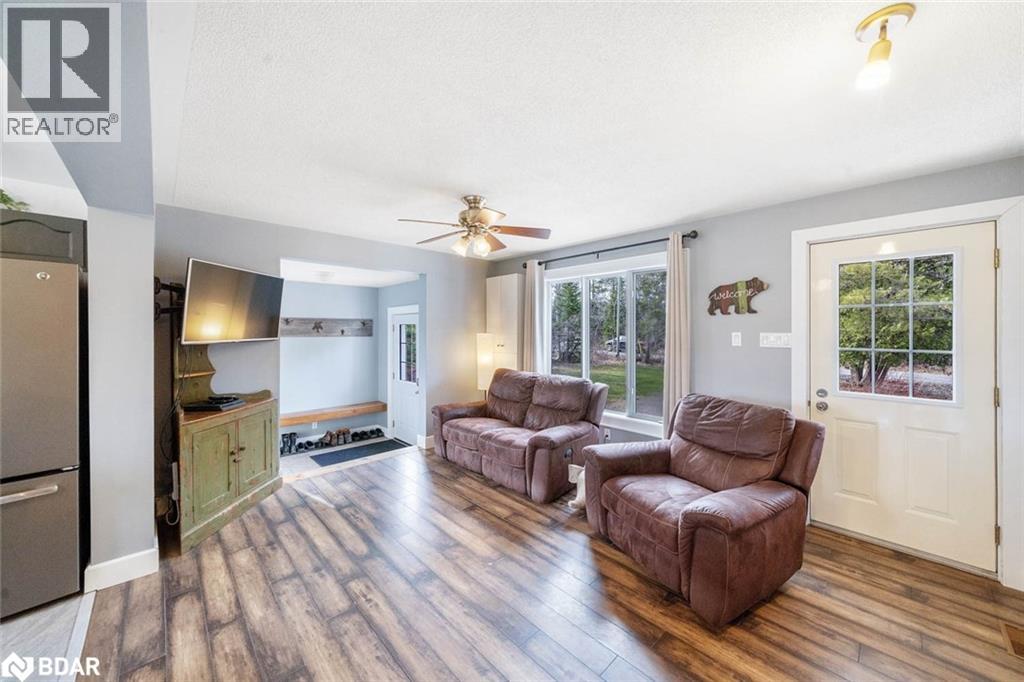 Photo 8 of 115 Mccans Rd, Seguin ON