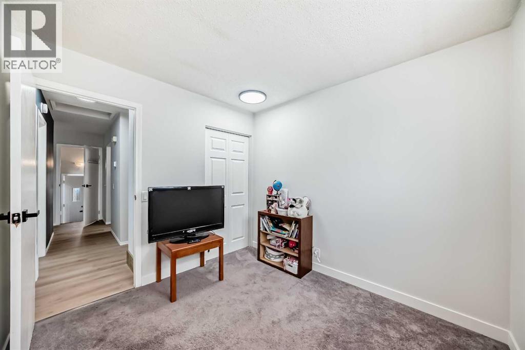 Photo 19 of 502 Madeira Drive Ne, Calgary AB