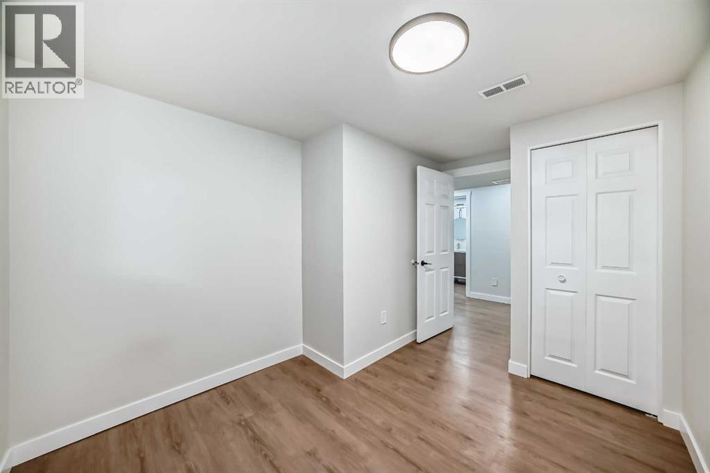 Photo 33 of 502 Madeira Drive Ne, Calgary AB