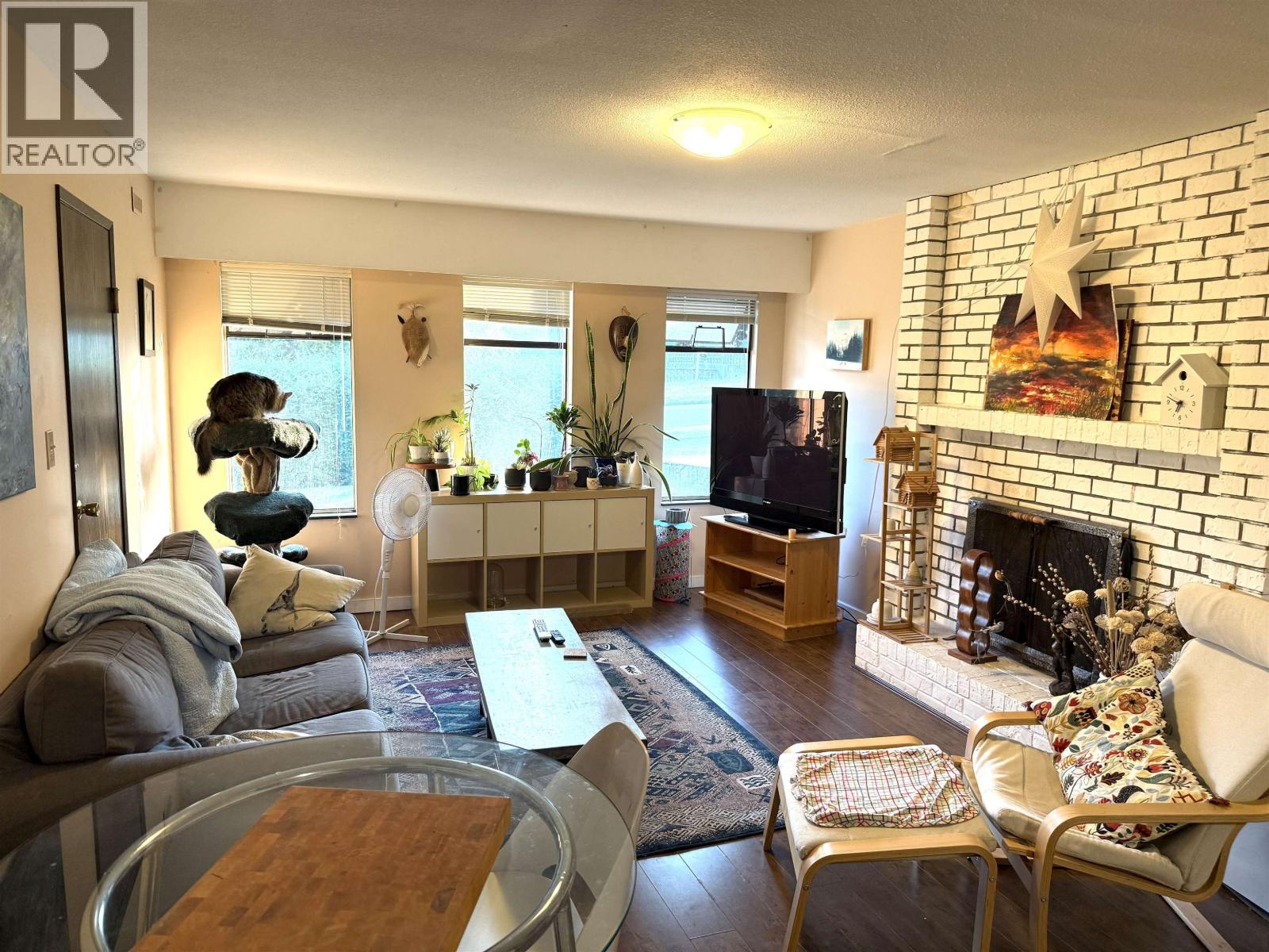 Photo 2 of 33 Xx Queens Avenue, Vancouver BC