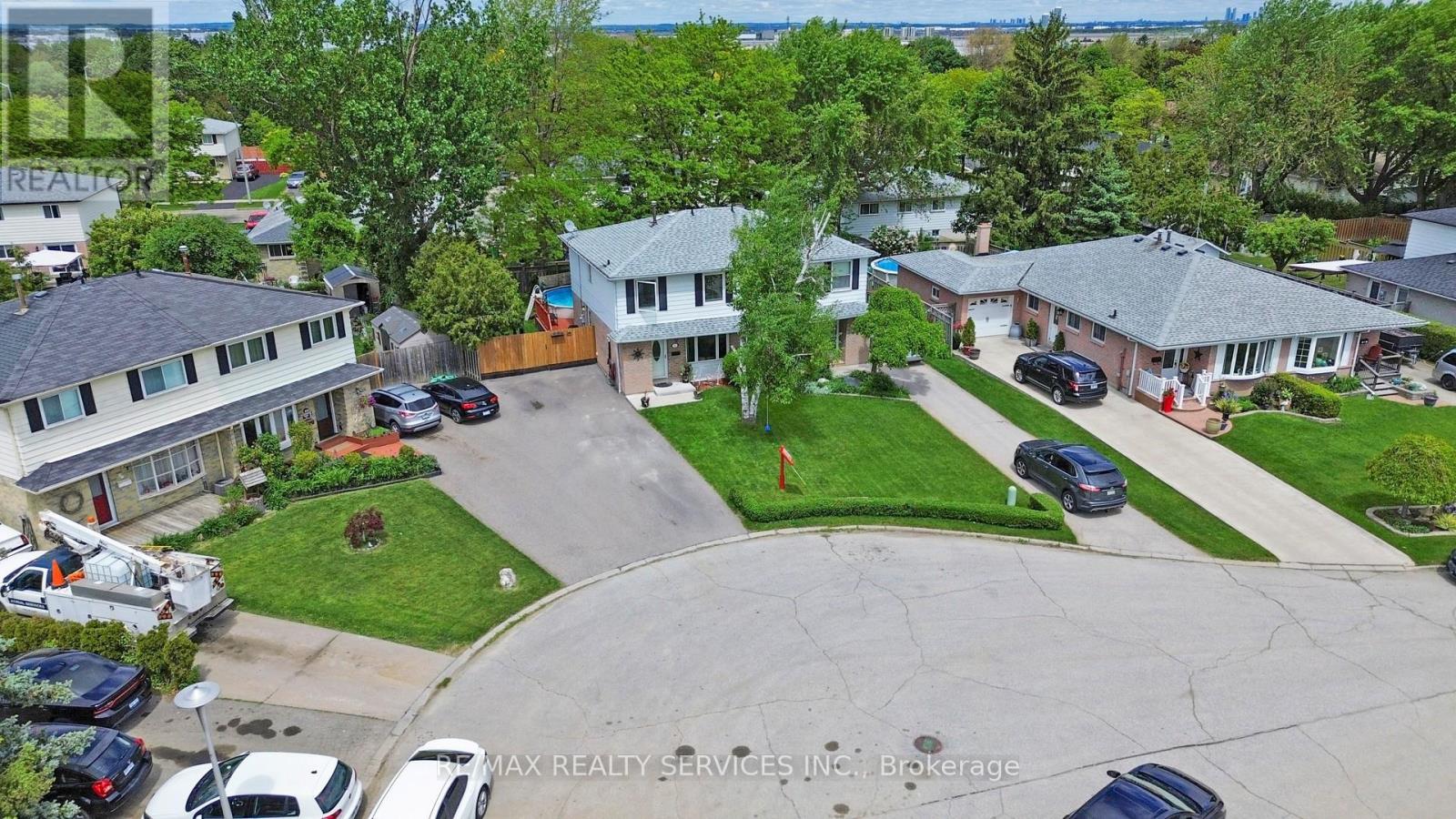 Photo 1 of 22 Glengrove Court, Brampton ON