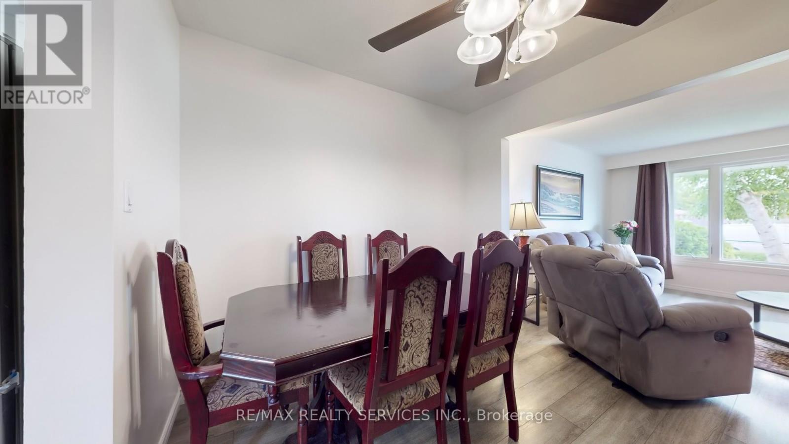 Photo 11 of 22 Glengrove Court, Brampton ON