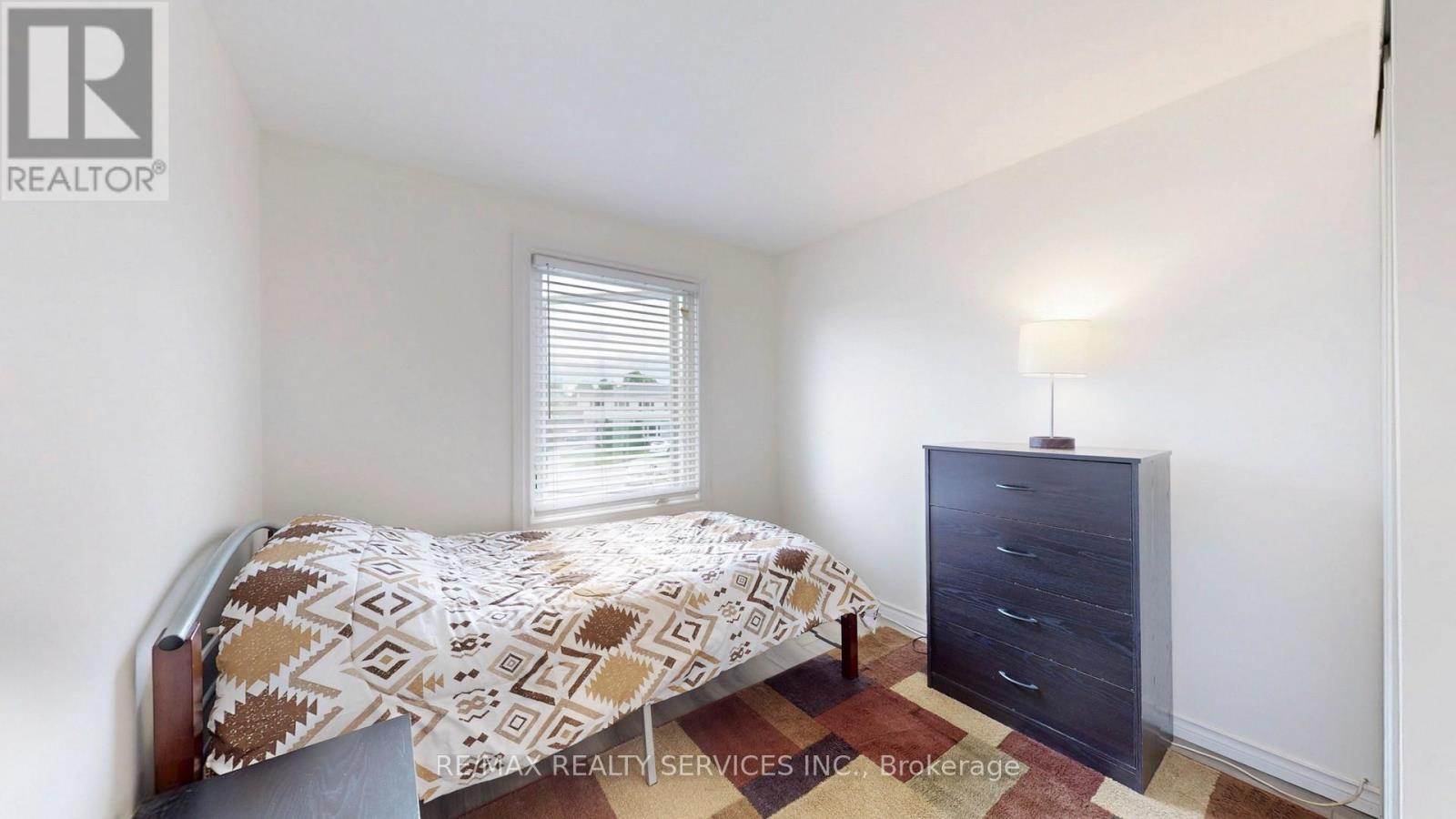 Photo 26 of 22 Glengrove Court, Brampton ON