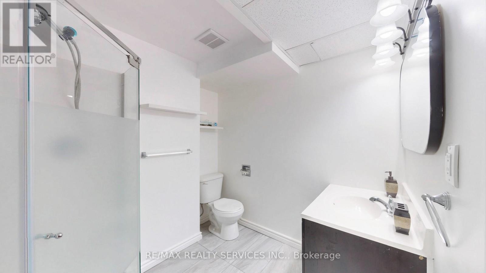 Photo 33 of 22 Glengrove Court, Brampton ON