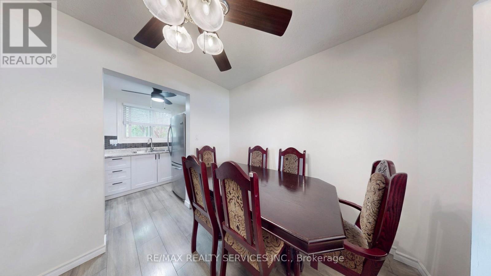 Photo 10 of 22 Glengrove Court, Brampton ON