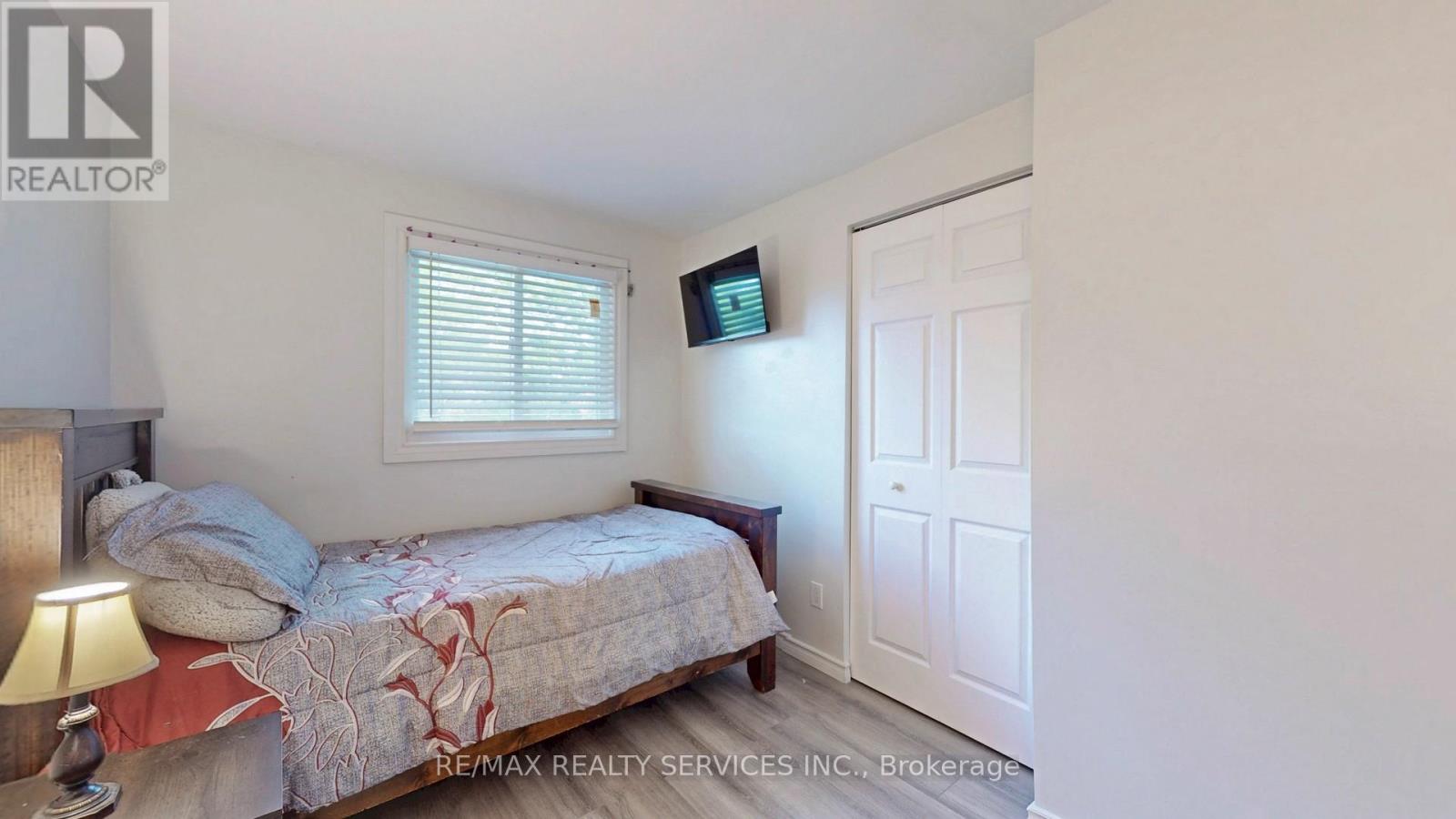 Photo 19 of 22 Glengrove Court, Brampton ON