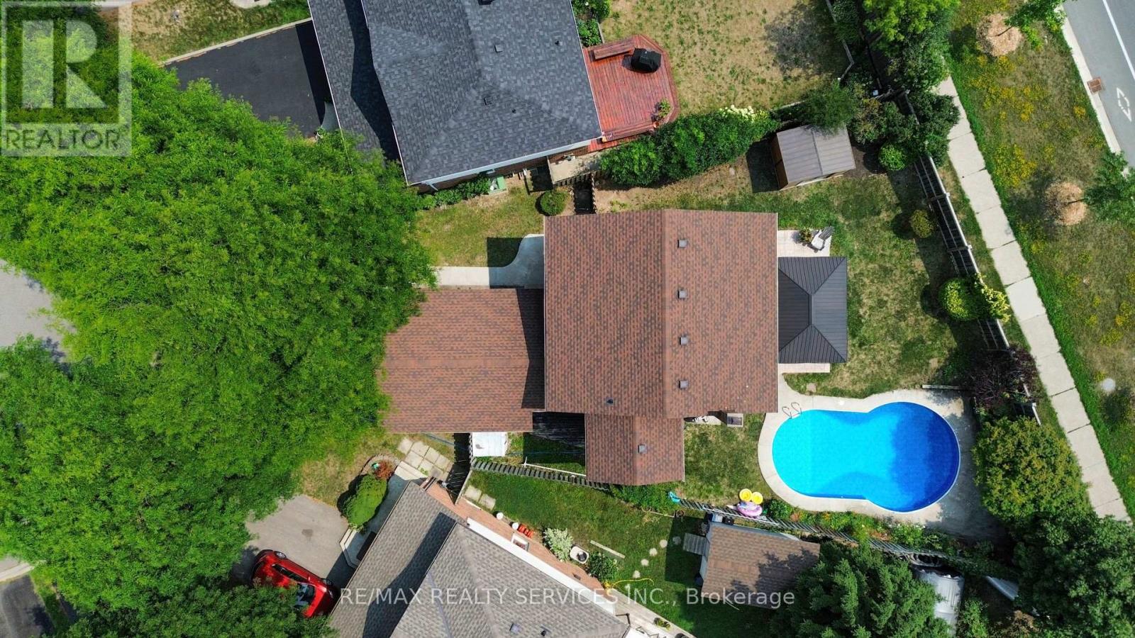 Photo 1 of 14 Myna Court, Brampton ON