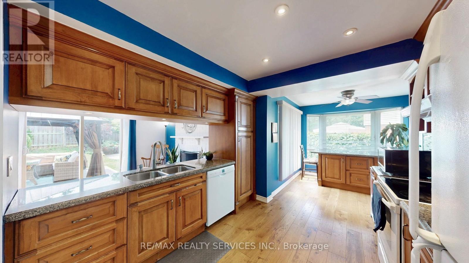 Photo 15 of 14 Myna Court, Brampton ON
