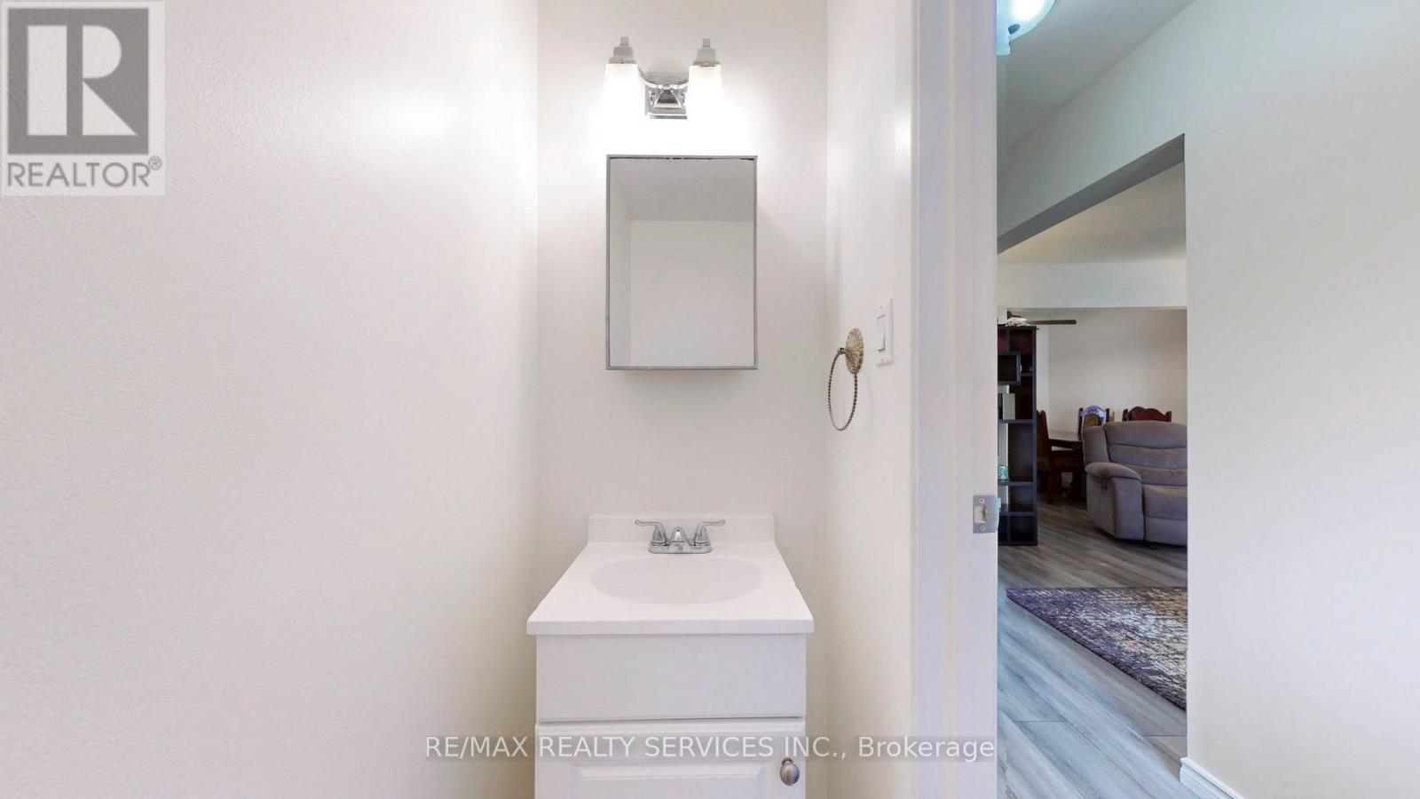 Photo 17 of 22 Glengrove Court, Brampton ON