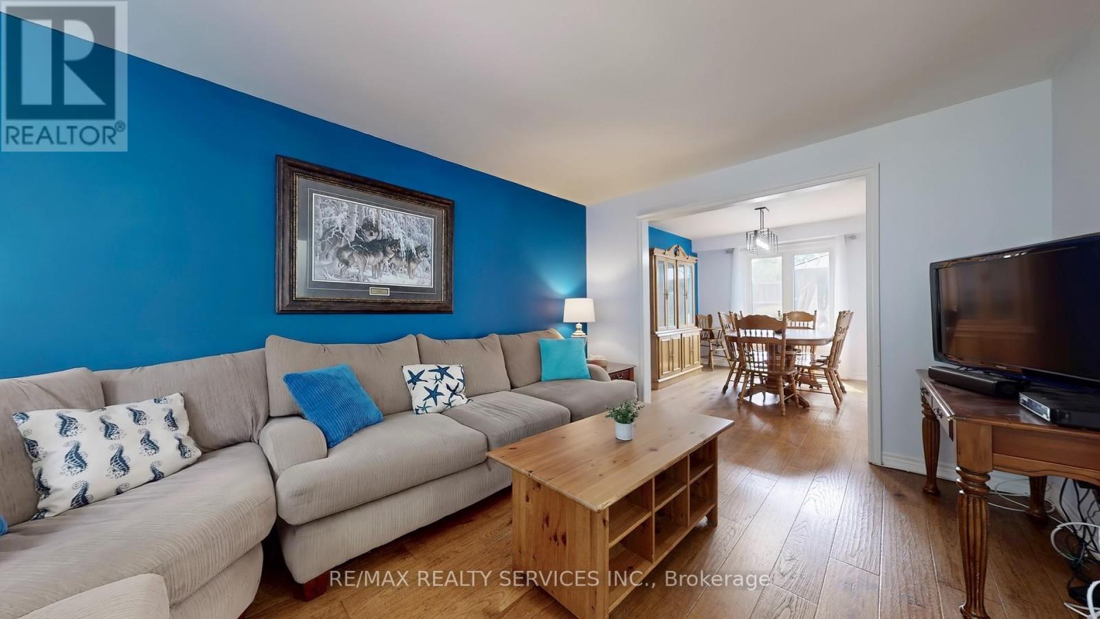 Photo 10 of 14 Myna Court, Brampton ON