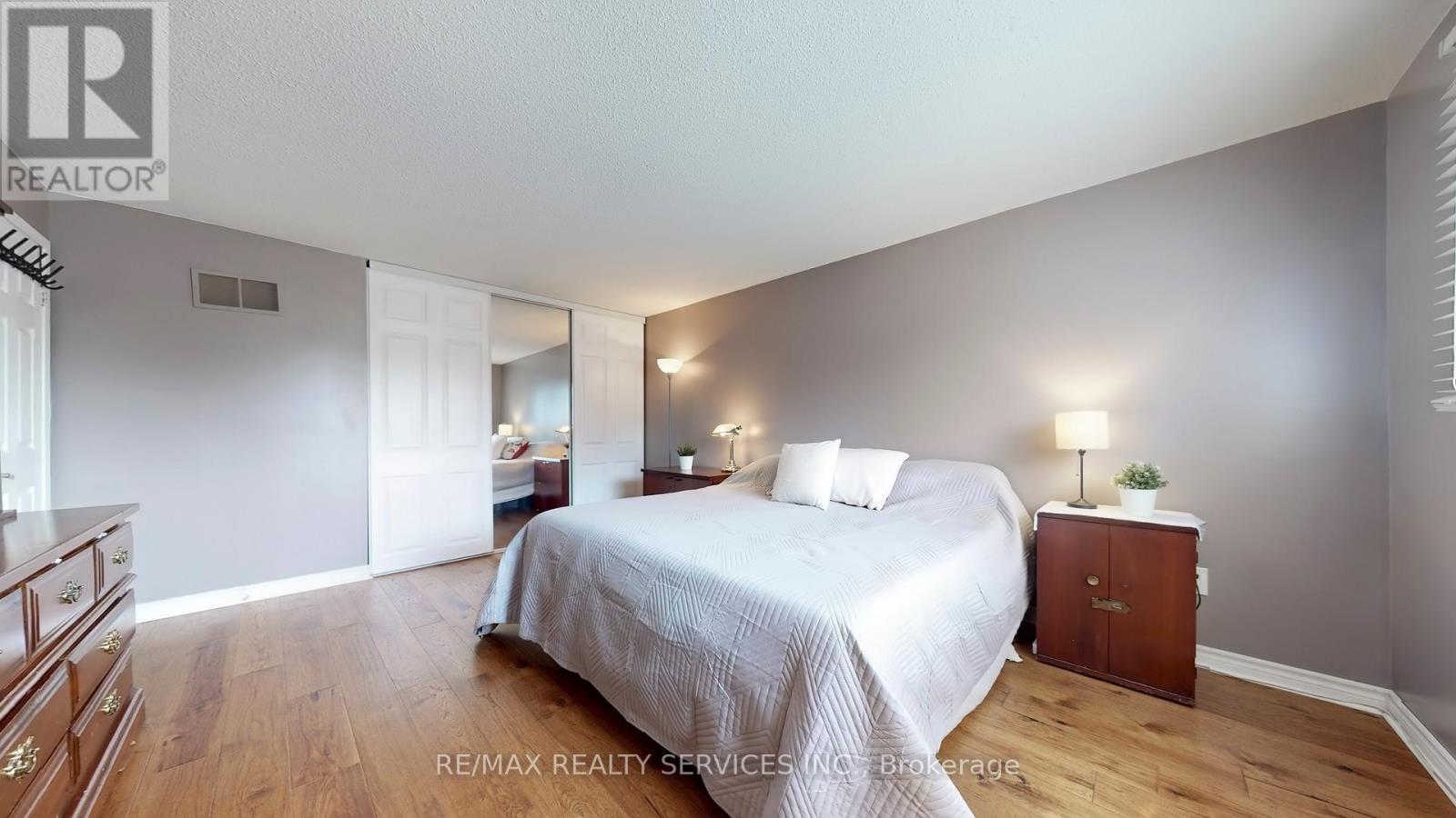 Photo 26 of 14 Myna Court, Brampton ON