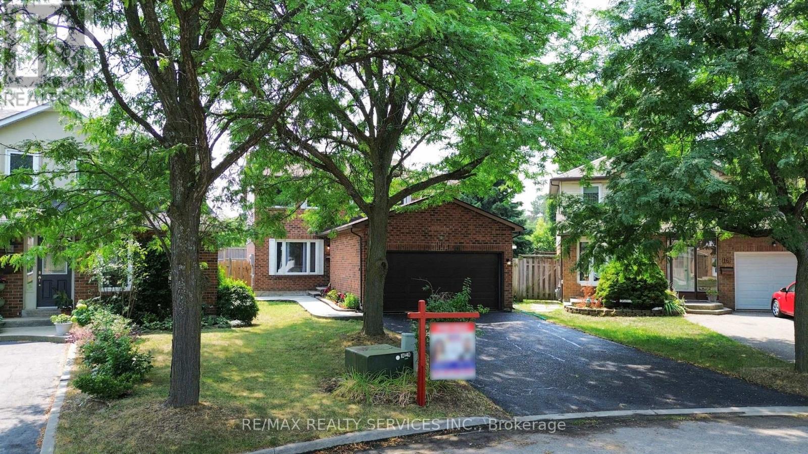 Photo 3 of 14 Myna Court, Brampton ON