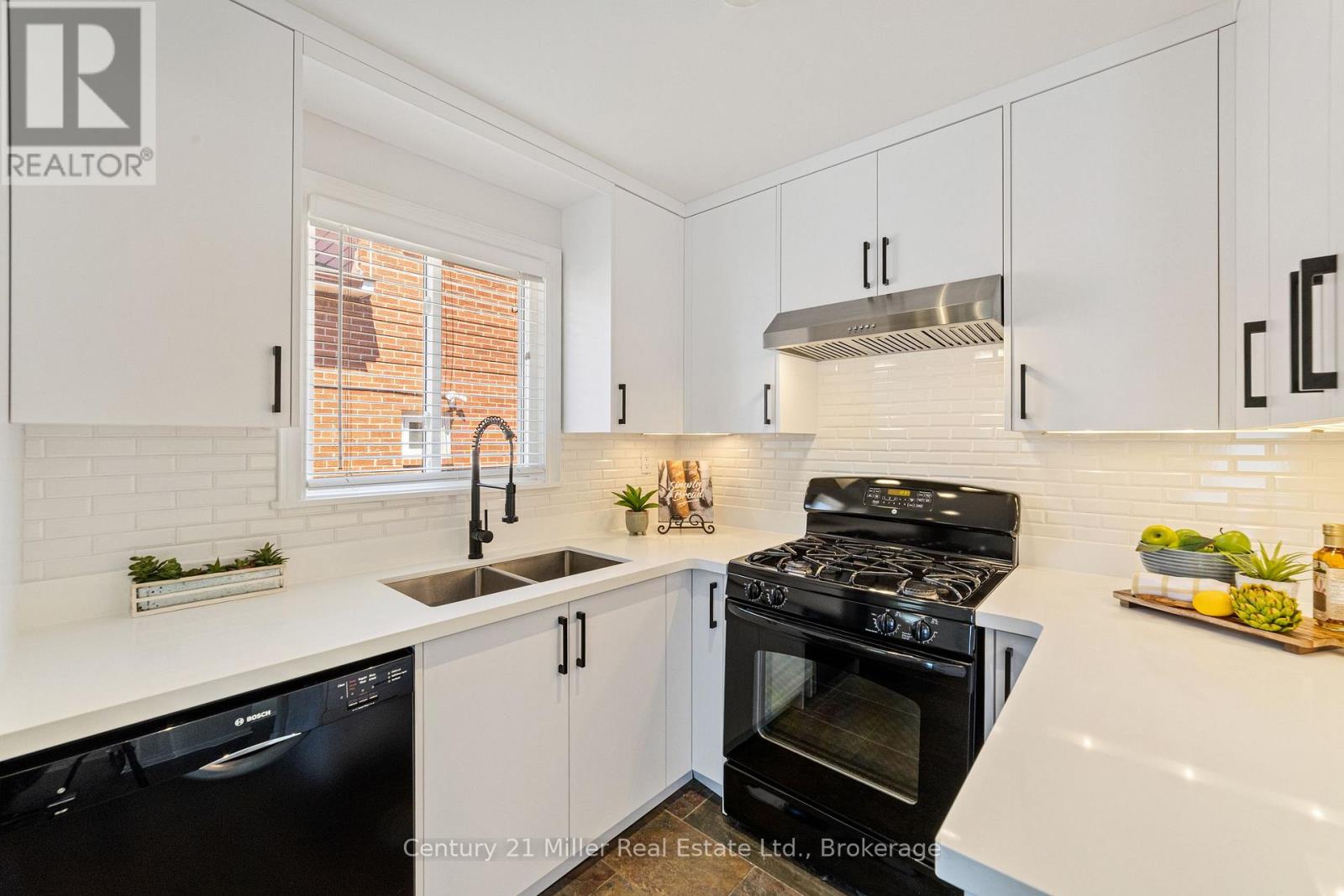 Photo 15 of 1363 Harmsworth Square, Oakville ON