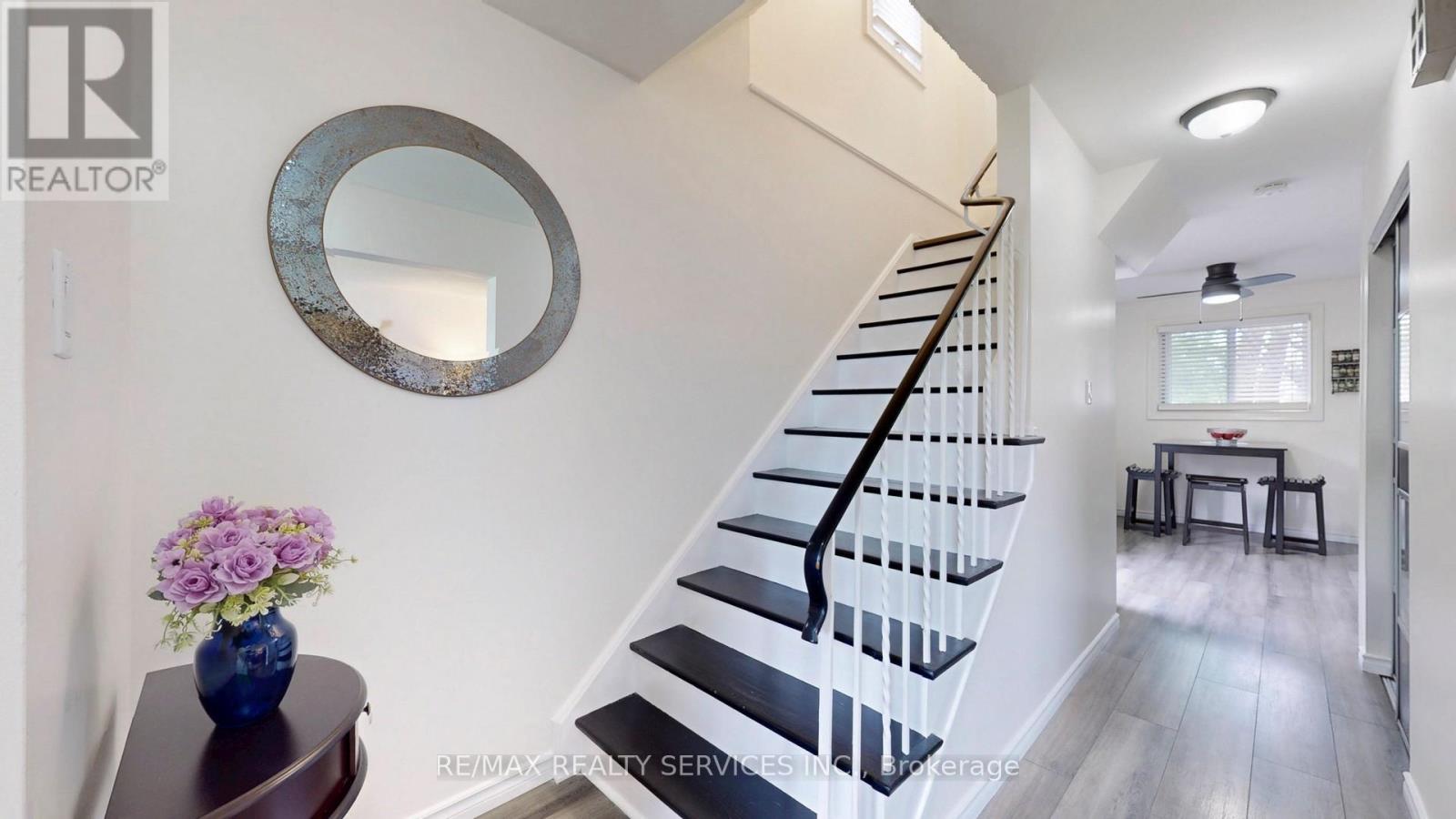 Photo 18 of 22 Glengrove Court, Brampton ON