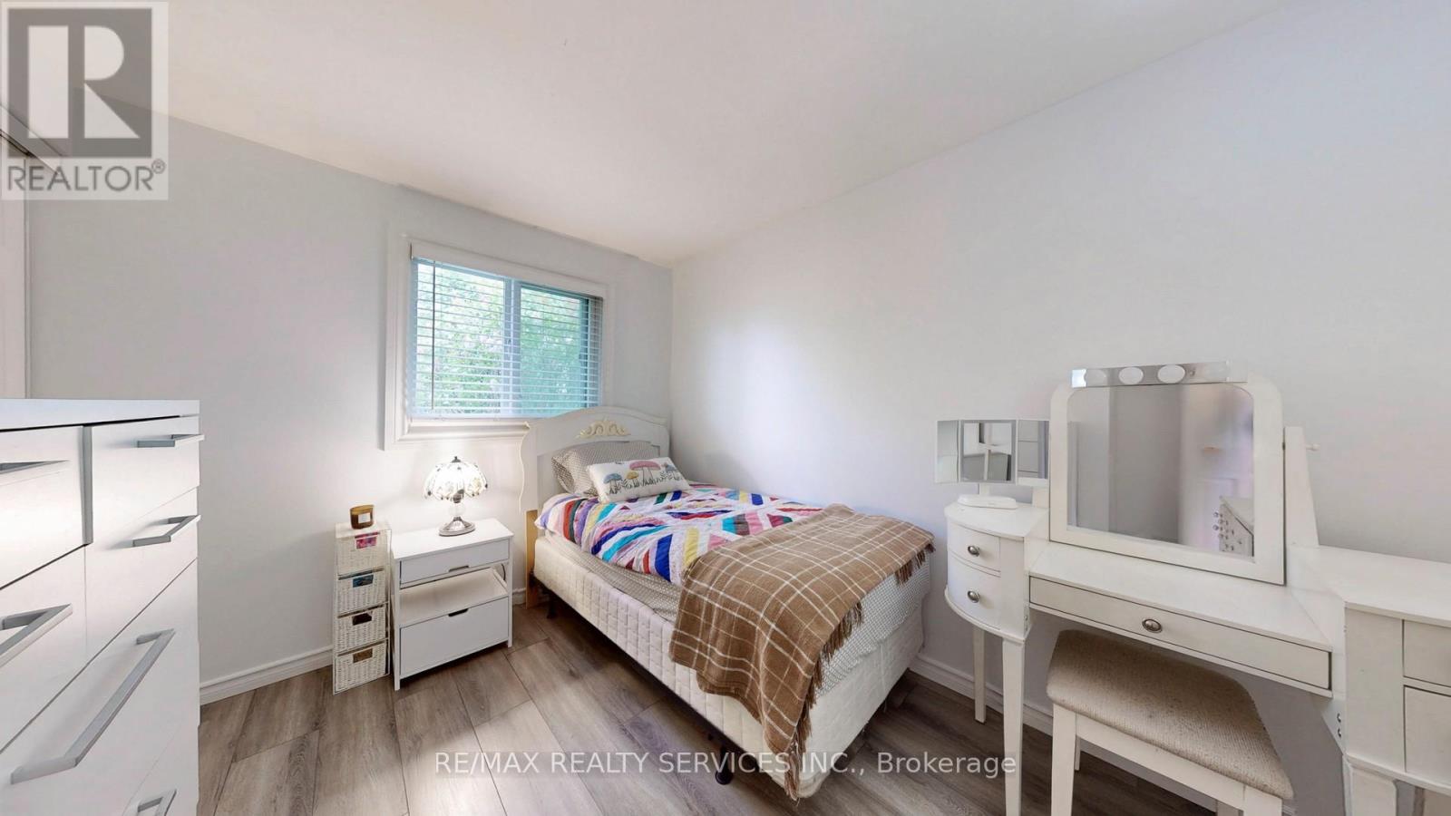 Photo 21 of 22 Glengrove Court, Brampton ON