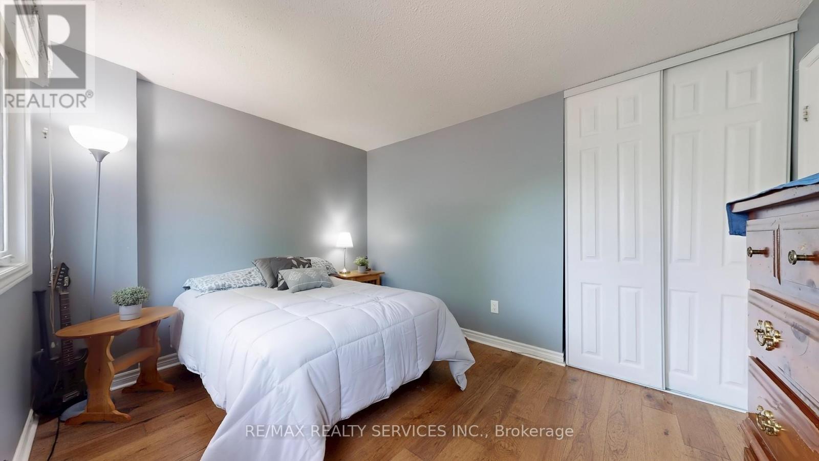 Photo 31 of 14 Myna Court, Brampton ON