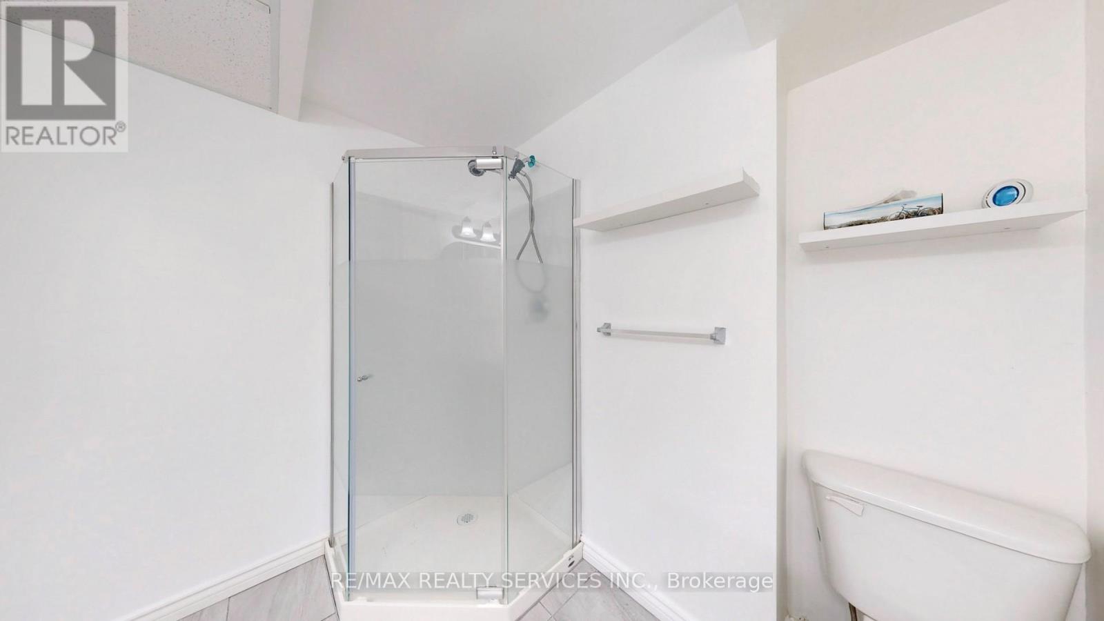 Photo 34 of 22 Glengrove Court, Brampton ON