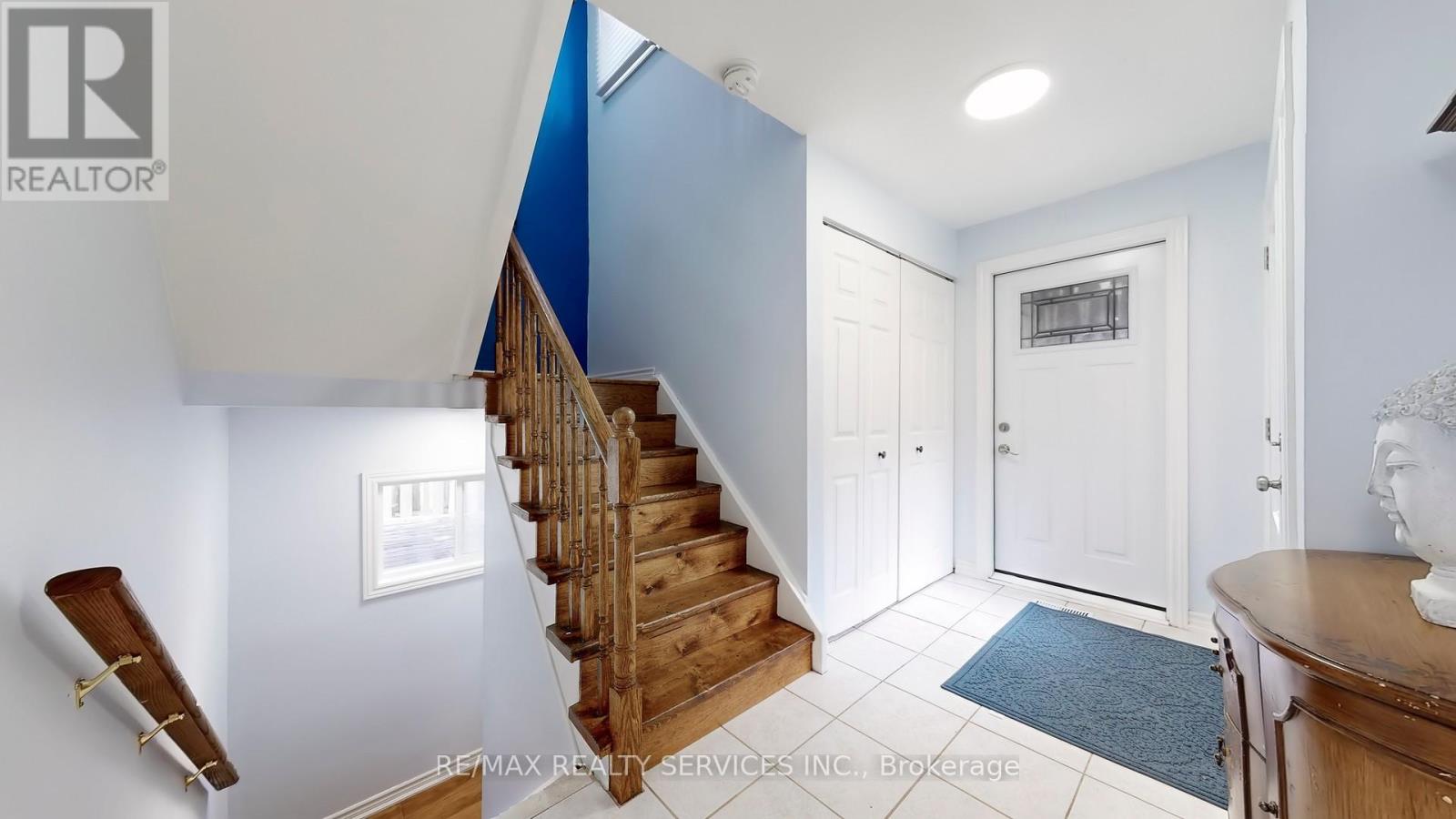 Photo 23 of 14 Myna Court, Brampton ON