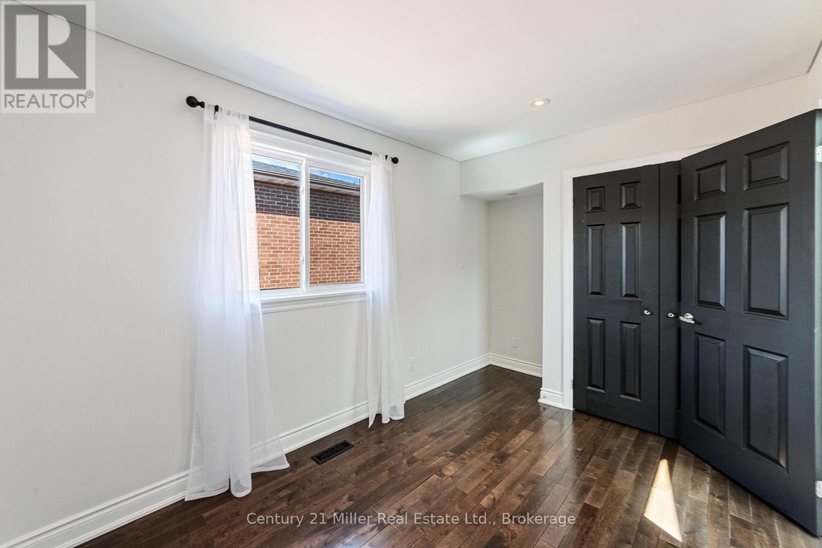 Photo 24 of 1363 Harmsworth Square, Oakville ON