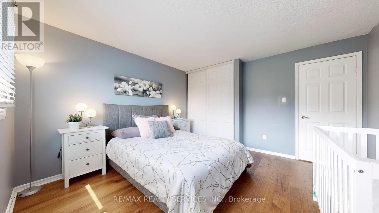 Photo 33 of 14 Myna Court, Brampton ON