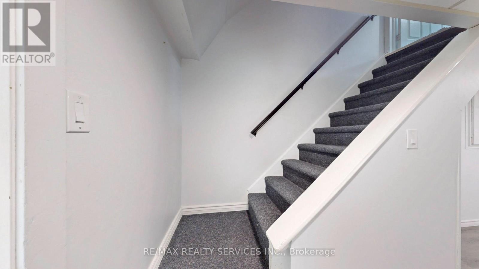 Photo 29 of 22 Glengrove Court, Brampton ON