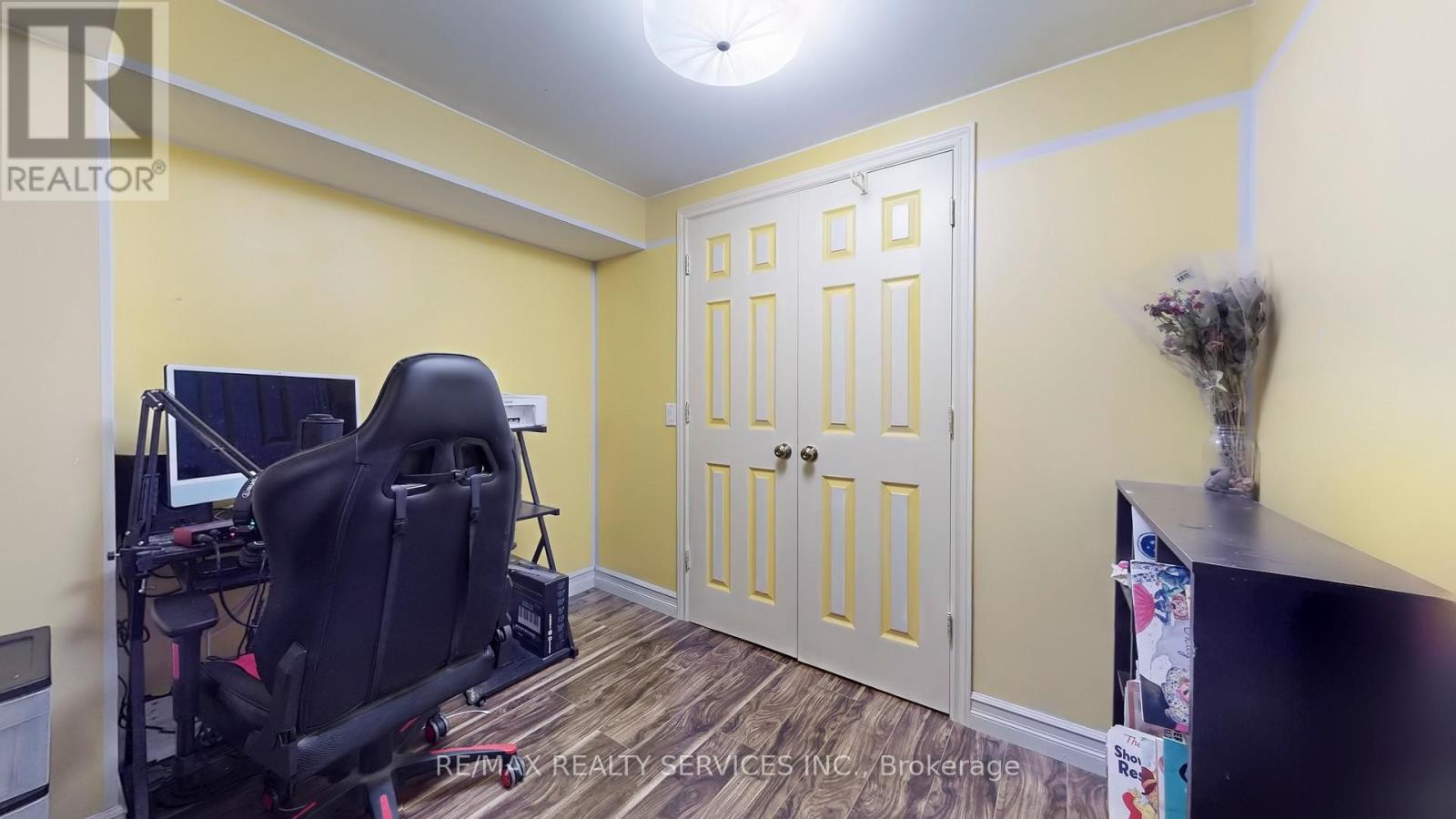 Photo 39 of 14 Myna Court, Brampton ON