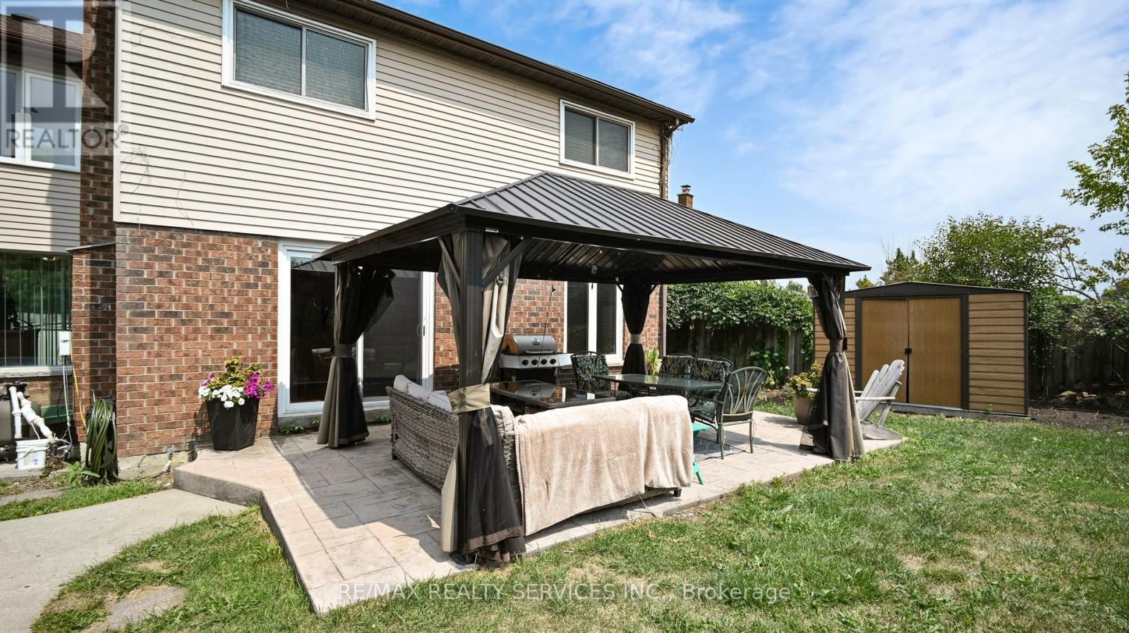 Photo 40 of 14 Myna Court, Brampton ON