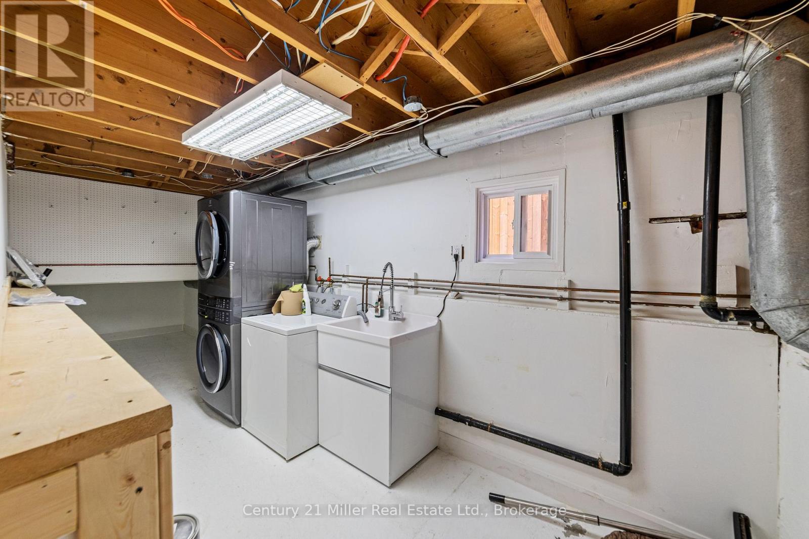 Photo 32 of 1363 Harmsworth Square, Oakville ON
