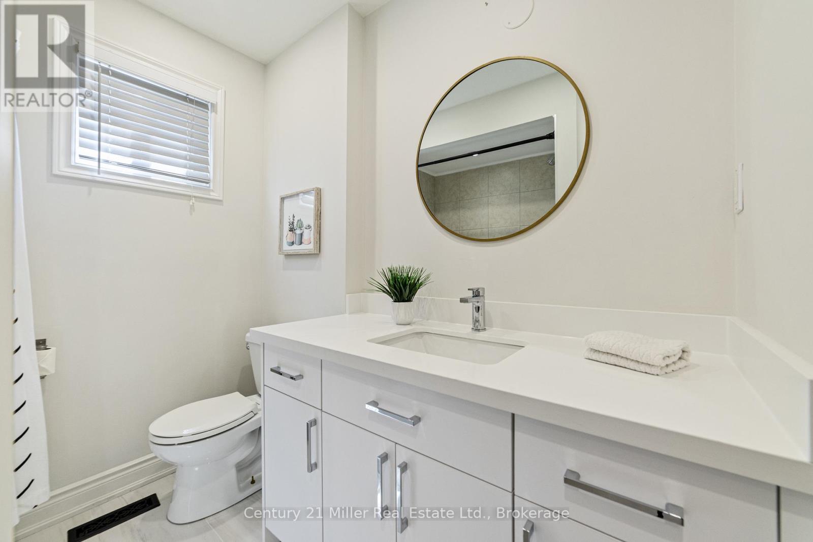 Photo 31 of 1363 Harmsworth Square, Oakville ON