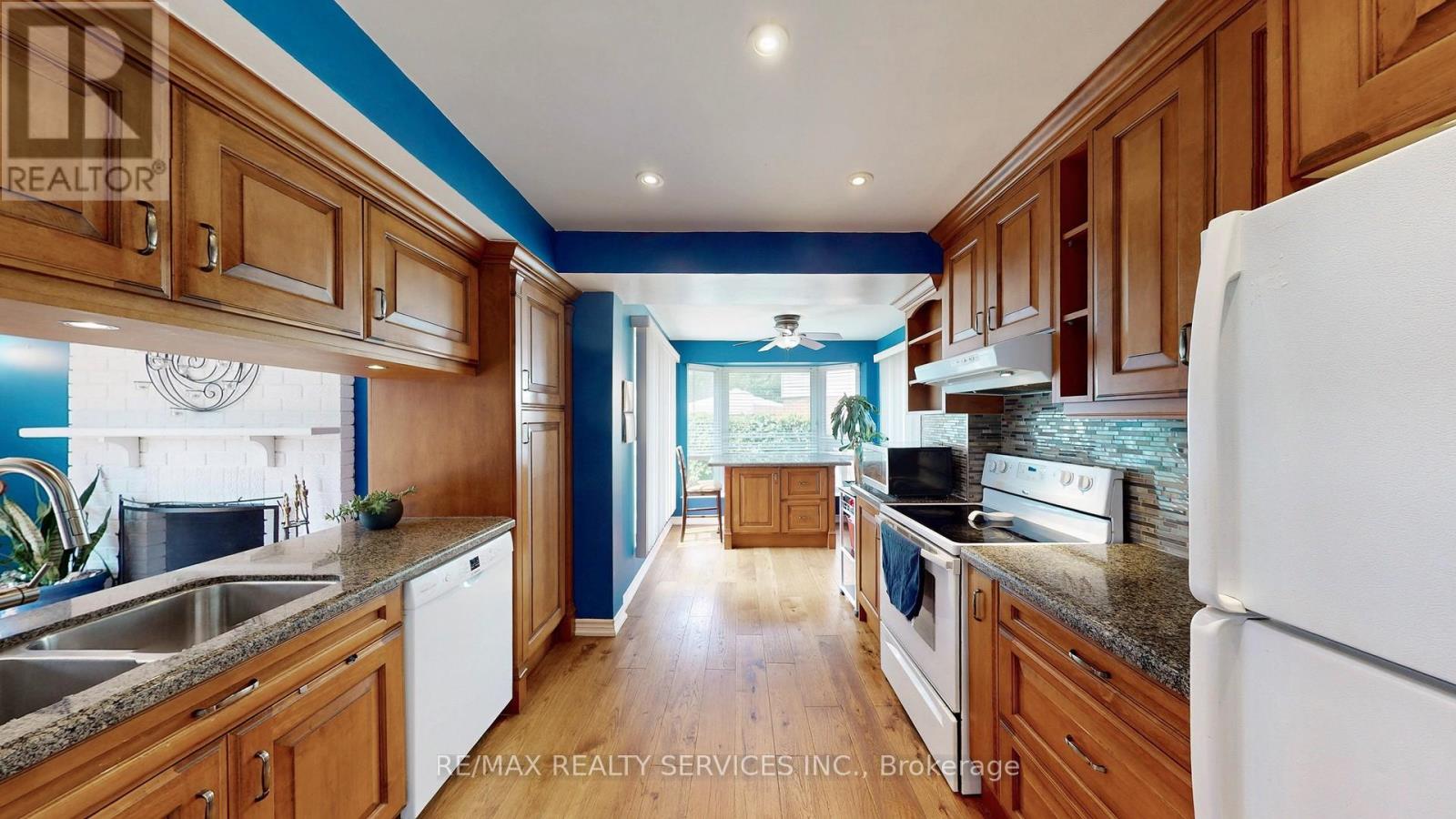 Photo 14 of 14 Myna Court, Brampton ON