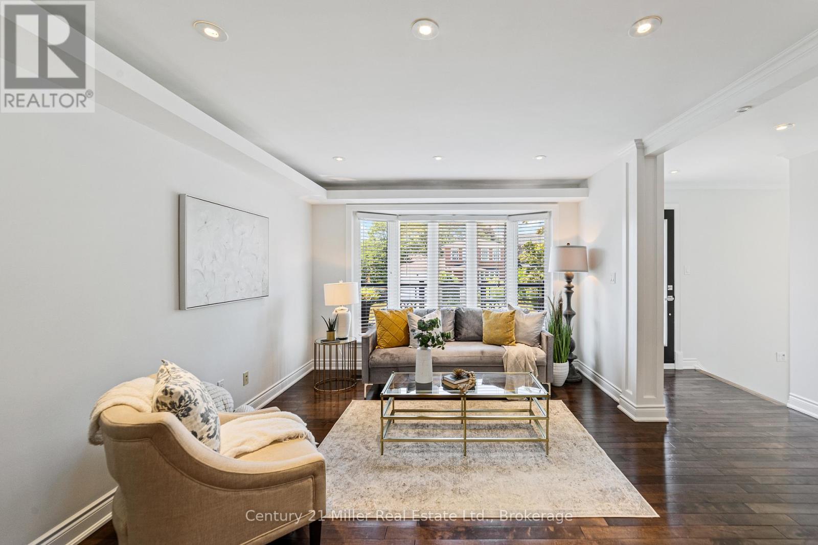 Photo 6 of 1363 Harmsworth Square, Oakville ON