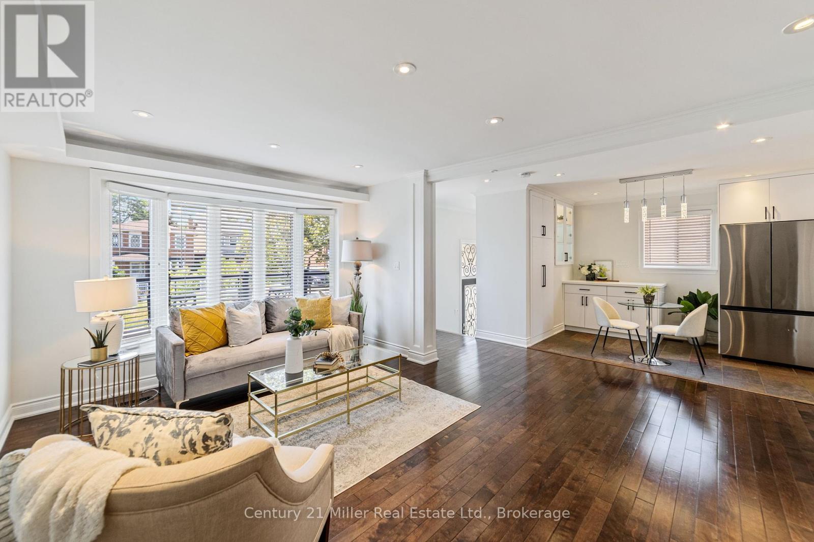 Photo 7 of 1363 Harmsworth Square, Oakville ON
