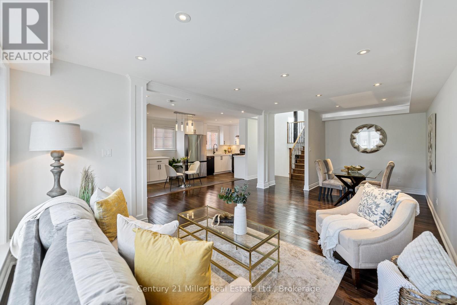 Photo 8 of 1363 Harmsworth Square, Oakville ON