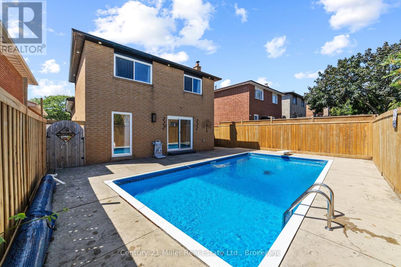 Photo 38 of 1363 Harmsworth Square, Oakville ON