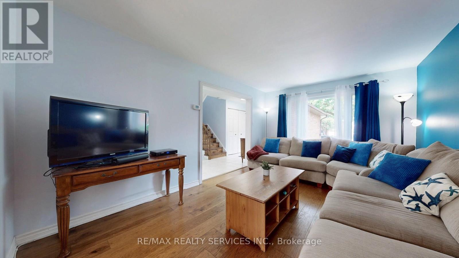 Photo 8 of 14 Myna Court, Brampton ON