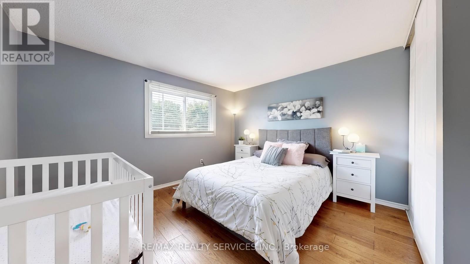 Photo 32 of 14 Myna Court, Brampton ON