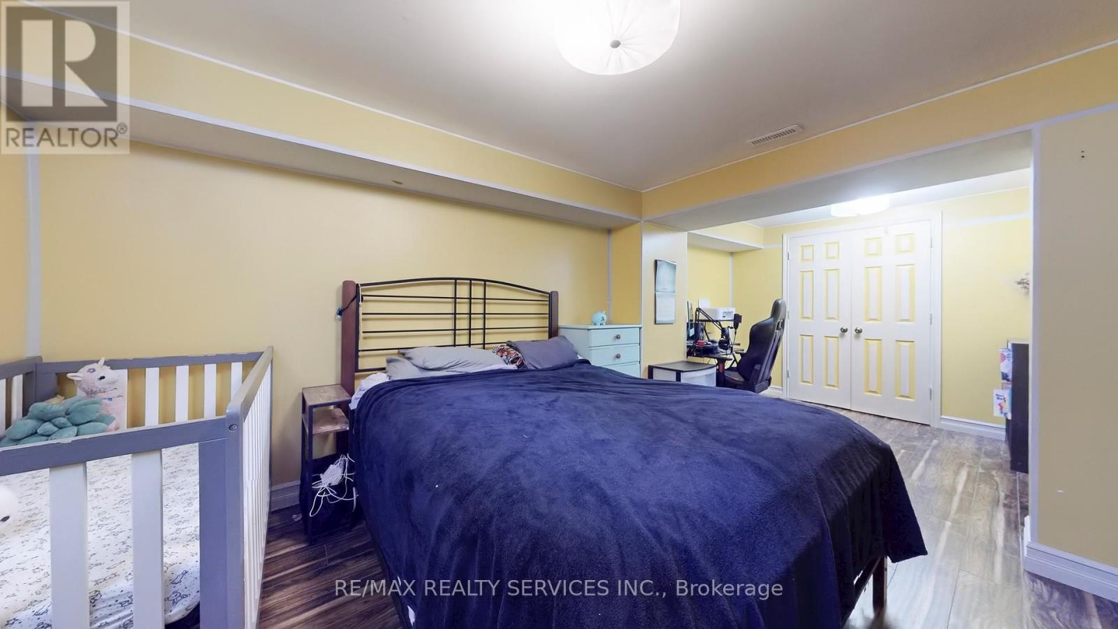 Photo 38 of 14 Myna Court, Brampton ON