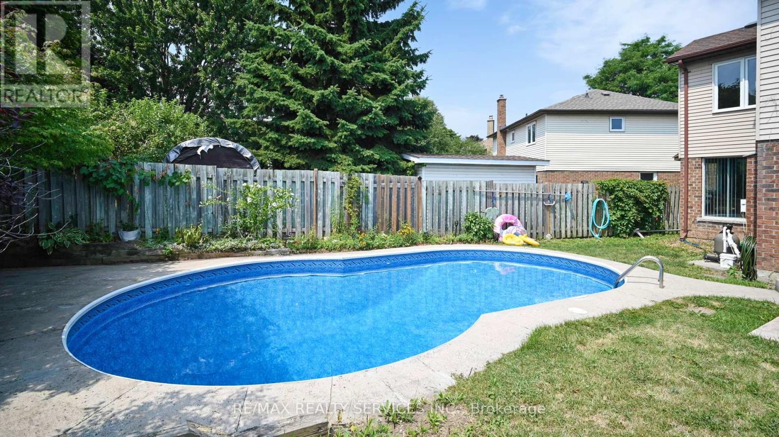 Photo 47 of 14 Myna Court, Brampton ON