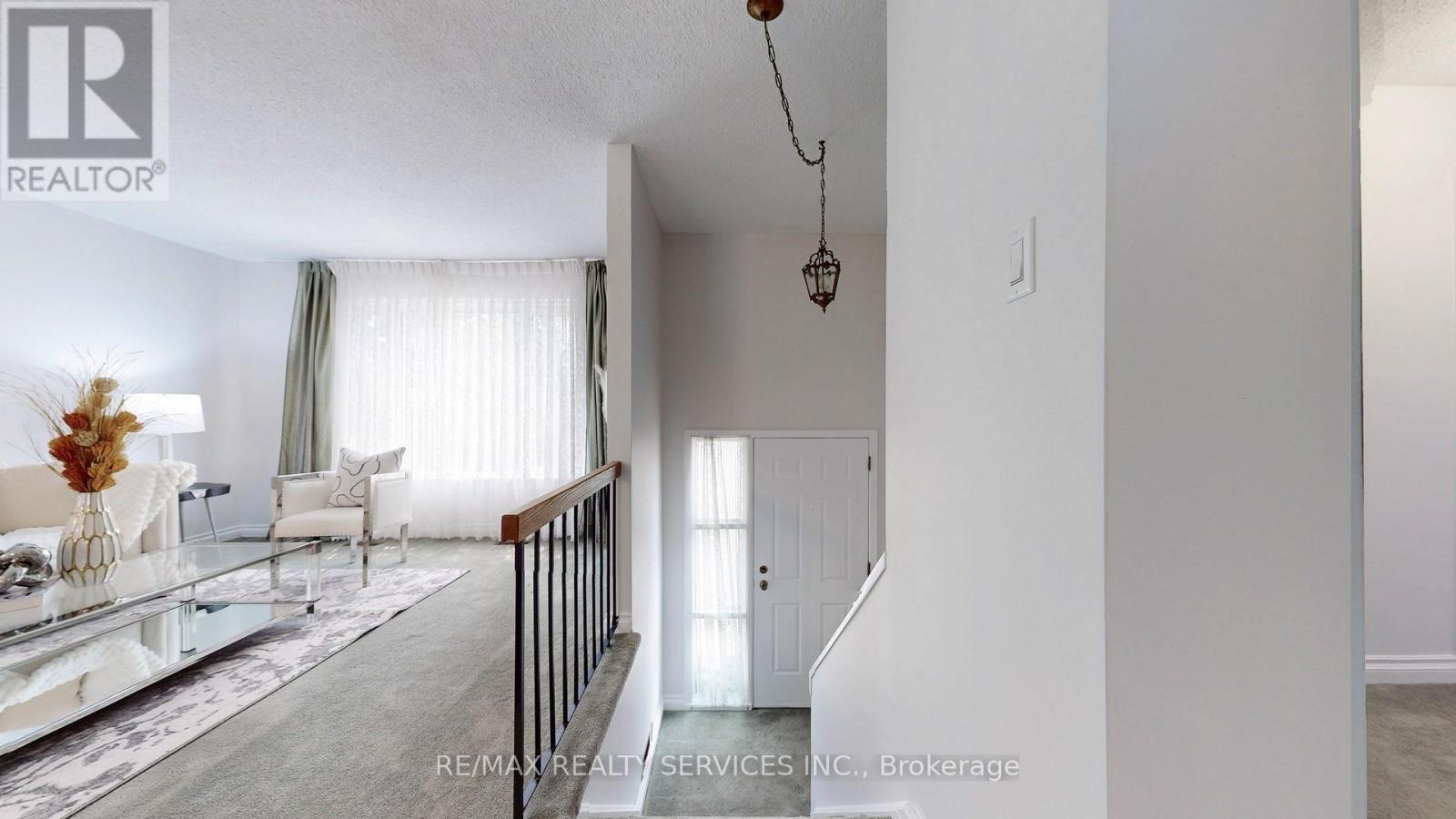 Photo 5 of 27 Glenforest Road, Brampton ON