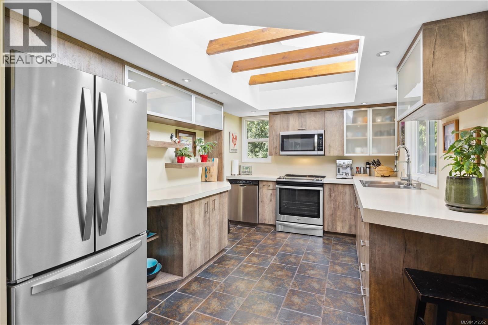 Photo 8 of 658 Martindale Rd, Parksville BC