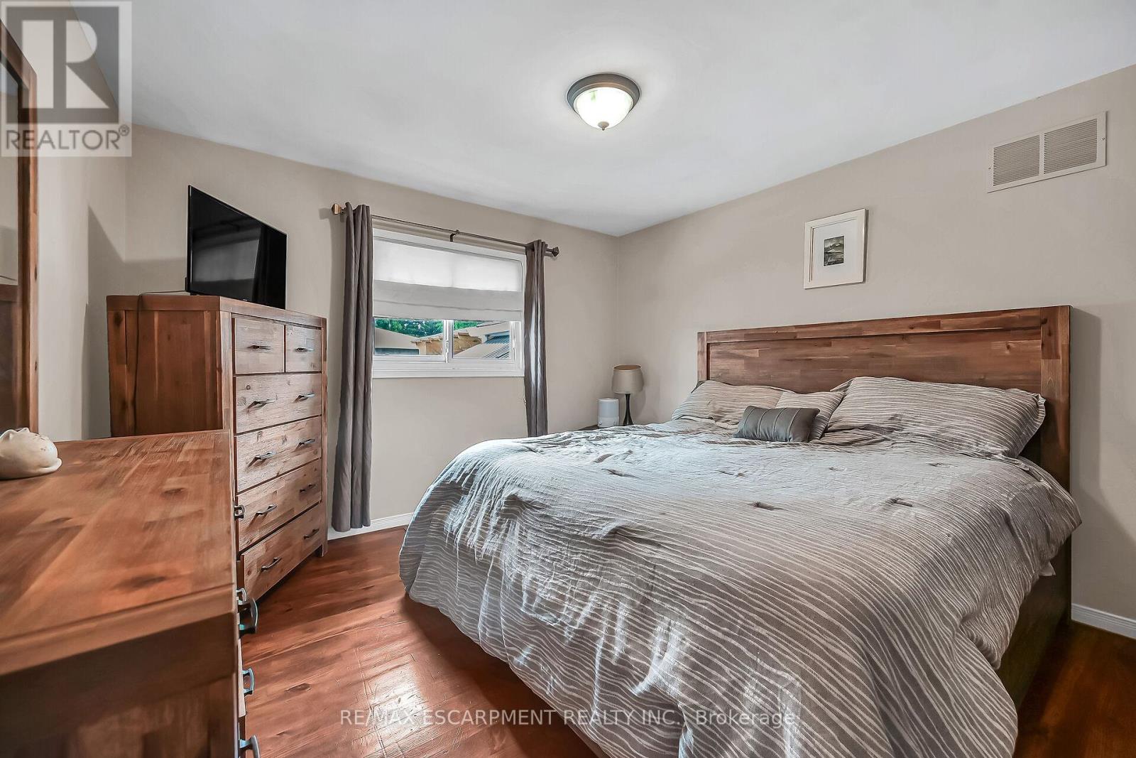 Photo 21 of 4 Clifford Street, Norfolk ON